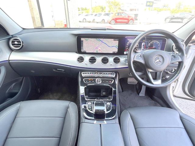 Ｅクラス Ｅ２００　アバンギャルド　レザーＰＫＧ　Ｂｕｒｍｅｓｔｅｒサウンド　純正ナビＴＶ　Ａｐｐｌｅｃａｒｐｌａｙ　３６０度カメラ　アダプティブクルーズコントロール　シートヒーター　パワーシート　パワーバックドア　１７インチＡＷ　禁煙（2枚目）
