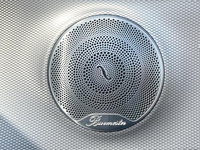 Ｅクラス Ｅ２００　アバンギャルド　レザーＰＫＧ　Ｂｕｒｍｅｓｔｅｒサウンド　純正ナビＴＶ　Ａｐｐｌｅｃａｒｐｌａｙ　３６０度カメラ　アダプティブクルーズコントロール　シートヒーター　パワーシート　パワーバックドア　１７インチＡＷ　禁煙（7枚目）