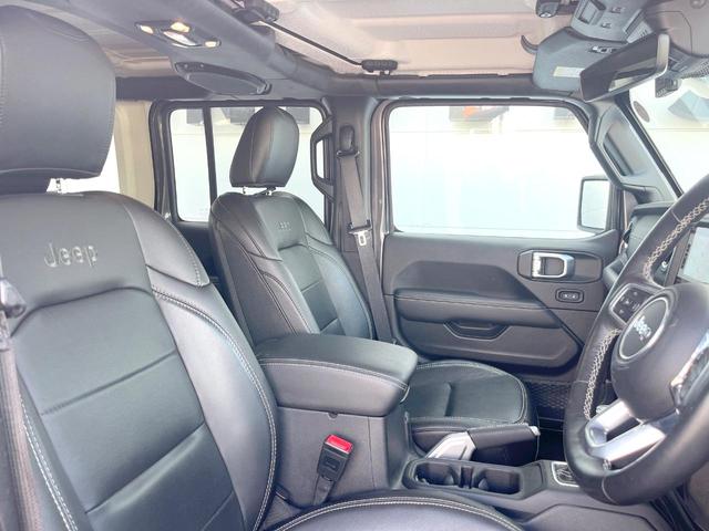 ジープ・ラングラーアンリミテッド サハラ　黒革シート　シートヒーター　ＡｐｐｌｅＣａｒＰｌａｙ　純正ナビＴＶ　バックカメラ　アダプティブクルーズ　ブラインドスポットモニター　ＬＥＤヘッドランプ　ＡＬＰＩＮＥ製９スピーカー　ＥＴＣ　禁煙（8枚目）