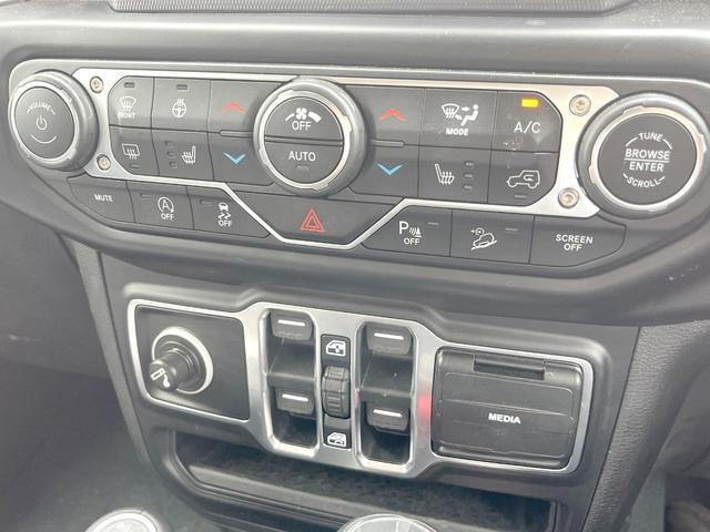 ジープ・ラングラーアンリミテッド サハラ　黒革シート　シートヒーター　ＡｐｐｌｅＣａｒＰｌａｙ　純正ナビＴＶ　バックカメラ　アダプティブクルーズ　ブラインドスポットモニター　ＬＥＤヘッドランプ　ＡＬＰＩＮＥ製９スピーカー　ＥＴＣ　禁煙（33枚目）