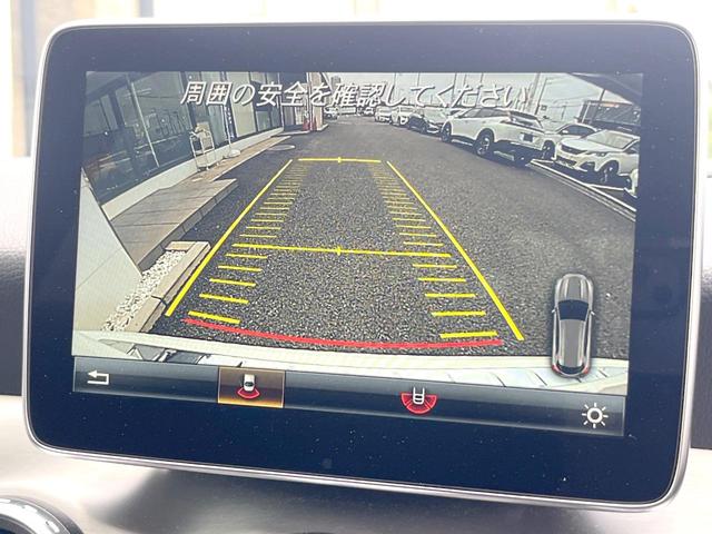 ＧＬＡクラス ＧＬＡ１８０　スポーツホワイト＆ブラックエディション　２２０台限定車　レーダーセーフティＰＫＧ　純正ナビ　バックカメラ　パワーシート・ヒーター　ハーフレザーシート　純正１９インチブラックアルミ　レッドシートベルト　パワーバックドア　ＥＴＣ　禁煙車（5枚目）
