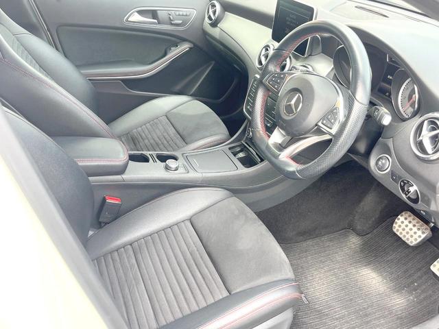 ＧＬＡクラス ＧＬＡ１８０　スポーツホワイト＆ブラックエディション　２２０台限定車　レーダーセーフティＰＫＧ　純正ナビ　バックカメラ　パワーシート・ヒーター　ハーフレザーシート　純正１９インチブラックアルミ　レッドシートベルト　パワーバックドア　ＥＴＣ　禁煙車（8枚目）