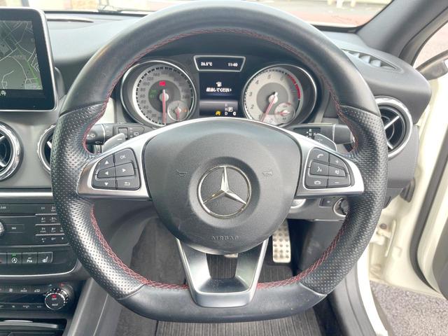 ＧＬＡクラス ＧＬＡ１８０　スポーツホワイト＆ブラックエディション　２２０台限定車　レーダーセーフティＰＫＧ　純正ナビ　バックカメラ　パワーシート・ヒーター　ハーフレザーシート　純正１９インチブラックアルミ　レッドシートベルト　パワーバックドア　ＥＴＣ　禁煙車（11枚目）