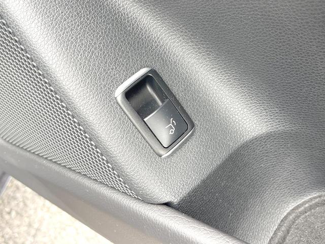 ＣＬＡクラス シューティングブレーク ＣＬＡ１８０　シューティングブレーク　スポーツ　ＡＭＧレザーエクスクルーシブＰＫＧ　レーダーセーフティＰＫＧ　純正ナビＴＶ　革シート　パノラミックスライディングルーフ　ｈａｒｍａｎ／ｋａｒｄｏｎ　バックカメラ　ブラインドスポット　パワーシート　禁煙（27枚目）