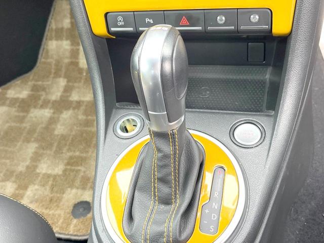 ザ・ビートル デューン　特別仕様　専用ボディ色サンドストームイエローメタリック　オートクルーズコントロール　パークディスタンスコントロール　ＨＩＤヘッドランプ　スマートエントリー　純正ナビＴＶ　リアビューカメラ　オートライト（38枚目）