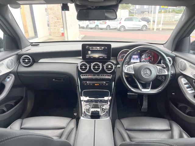 ＧＬＣ ＧＬＣ２５０　４マチックスポーツ（本革仕様）　本革仕様　パノラミックスライディングルーフ　Ｂｕｒｍｅｓｔｅｒサウンド　黒革シート　純正ナビＴＶ　全周囲カメラ　レーダーセーフティＰＫＧ　シートヒーター　パワーシート　純正１９インチＡＷ　ＥＴＣ　禁煙（2枚目）