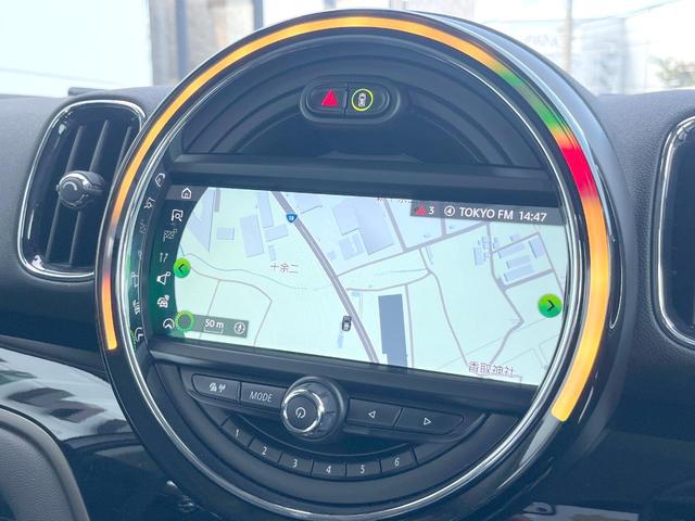 ＭＩＮＩ クーパーＳＤ　クロスオーバー　オール４　レザーシートＰＫＧ　パワーシート　シートヒーター　純正ナビ　リアビューカメラ　パーキングアシスト　ドライビングモード　ＬＥＤヘッドランプ　電動リア　ツインマフラー　純正１８インチＡＷ　ＥＴＣ　禁煙（4枚目）