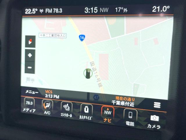 ジープ・ラングラーアンリミテッド サハラ　黒革　ＡｐｐｌｅＣａｒＰｌａｙ　純正ナビＴＶ　バックカメラ　アダプティブクルーズコントロール　シートヒーター　ステアリングヒーター　純正１８インチＡＷ　ＬＥＤヘッドランプ　ＥＴＣ　禁煙車（4枚目）