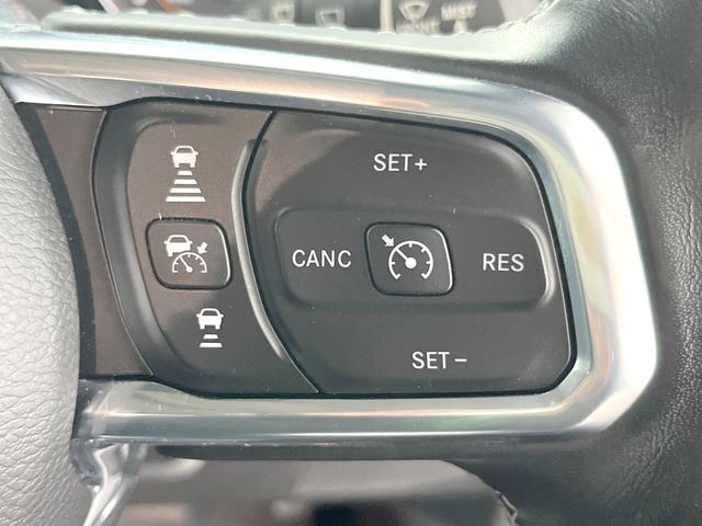 ジープ・ラングラーアンリミテッド サハラ　黒革　ＡｐｐｌｅＣａｒＰｌａｙ　純正ナビＴＶ　バックカメラ　アダプティブクルーズコントロール　シートヒーター　ステアリングヒーター　純正１８インチＡＷ　ＬＥＤヘッドランプ　ＥＴＣ　禁煙車（7枚目）