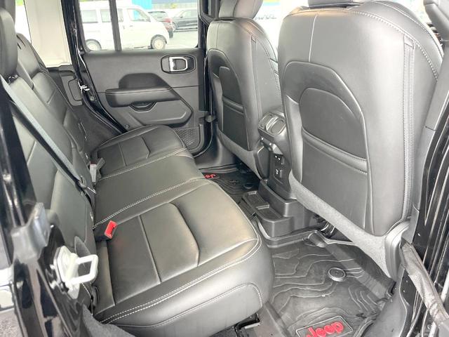 ジープ・ラングラーアンリミテッド サハラ　黒革　ＡｐｐｌｅＣａｒＰｌａｙ　純正ナビＴＶ　バックカメラ　アダプティブクルーズコントロール　シートヒーター　ステアリングヒーター　純正１８インチＡＷ　ＬＥＤヘッドランプ　ＥＴＣ　禁煙車（10枚目）