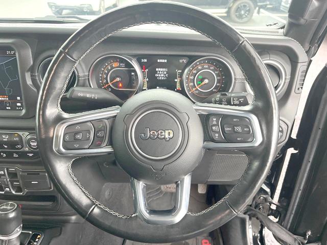 ジープ・ラングラーアンリミテッド サハラ　黒革　ＡｐｐｌｅＣａｒＰｌａｙ　純正ナビＴＶ　バックカメラ　アダプティブクルーズコントロール　シートヒーター　ステアリングヒーター　純正１８インチＡＷ　ＬＥＤヘッドランプ　ＥＴＣ　禁煙車（12枚目）