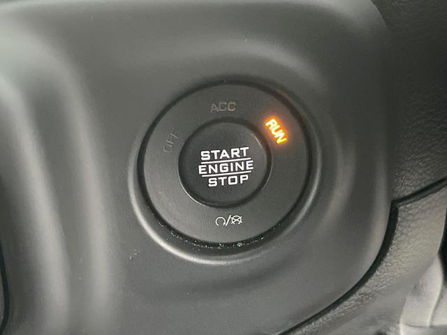 ジープ・ラングラーアンリミテッド サハラ　黒革　ＡｐｐｌｅＣａｒＰｌａｙ　純正ナビＴＶ　バックカメラ　アダプティブクルーズコントロール　シートヒーター　ステアリングヒーター　純正１８インチＡＷ　ＬＥＤヘッドランプ　ＥＴＣ　禁煙車（30枚目）