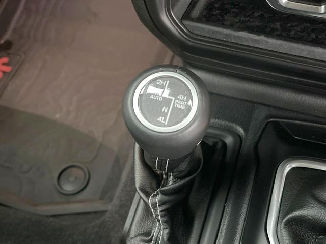 ジープ・ラングラーアンリミテッド サハラ　黒革　ＡｐｐｌｅＣａｒＰｌａｙ　純正ナビＴＶ　バックカメラ　アダプティブクルーズコントロール　シートヒーター　ステアリングヒーター　純正１８インチＡＷ　ＬＥＤヘッドランプ　ＥＴＣ　禁煙車（49枚目）