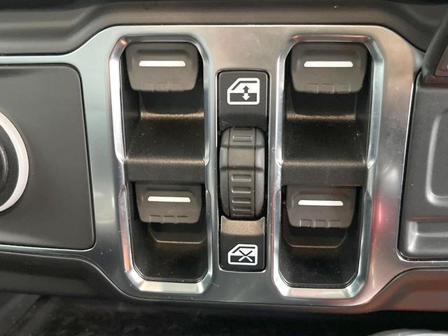 ジープ・ラングラーアンリミテッド サハラ　黒革　ＡｐｐｌｅＣａｒＰｌａｙ　純正ナビＴＶ　バックカメラ　アダプティブクルーズコントロール　シートヒーター　ステアリングヒーター　純正１８インチＡＷ　ＬＥＤヘッドランプ　ＥＴＣ　禁煙車（57枚目）