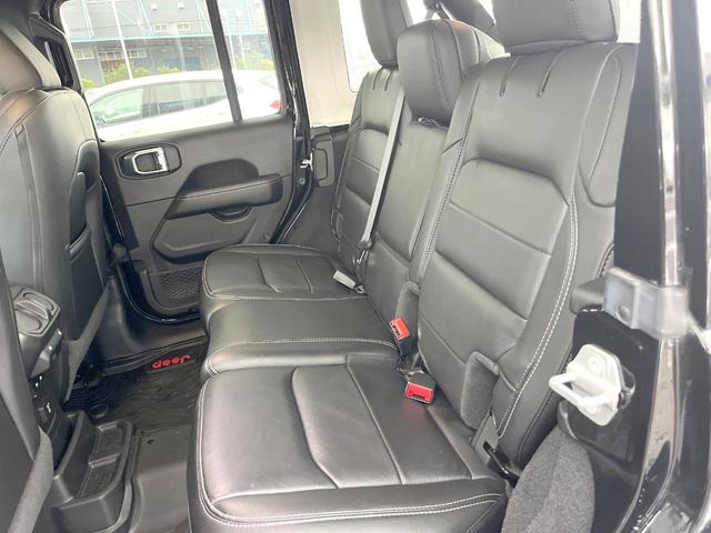 ジープ・ラングラーアンリミテッド サハラ　黒革　ＡｐｐｌｅＣａｒＰｌａｙ　純正ナビＴＶ　バックカメラ　アダプティブクルーズコントロール　シートヒーター　ステアリングヒーター　純正１８インチＡＷ　ＬＥＤヘッドランプ　ＥＴＣ　禁煙車（65枚目）