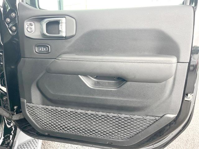 ジープ・ラングラーアンリミテッド サハラ　黒革　ＡｐｐｌｅＣａｒＰｌａｙ　純正ナビＴＶ　バックカメラ　アダプティブクルーズコントロール　シートヒーター　ステアリングヒーター　純正１８インチＡＷ　ＬＥＤヘッドランプ　ＥＴＣ　禁煙車（68枚目）