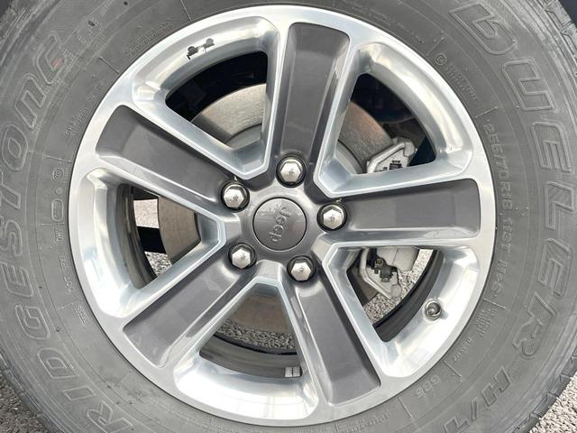 ジープ・ラングラーアンリミテッド サハラ　黒革　ＡｐｐｌｅＣａｒＰｌａｙ　純正ナビＴＶ　バックカメラ　アダプティブクルーズコントロール　シートヒーター　ステアリングヒーター　純正１８インチＡＷ　ＬＥＤヘッドランプ　ＥＴＣ　禁煙車（70枚目）