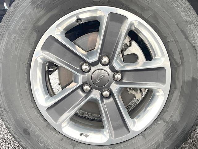 ジープ・ラングラーアンリミテッド サハラ　黒革　ＡｐｐｌｅＣａｒＰｌａｙ　純正ナビＴＶ　バックカメラ　アダプティブクルーズコントロール　シートヒーター　ステアリングヒーター　純正１８インチＡＷ　ＬＥＤヘッドランプ　ＥＴＣ　禁煙車（71枚目）