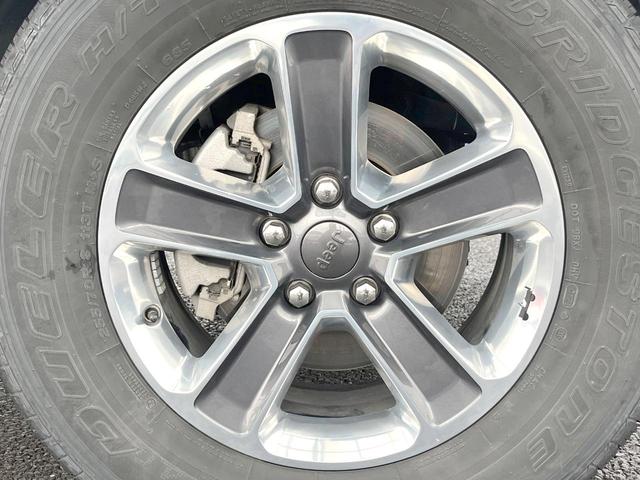 ジープ・ラングラーアンリミテッド サハラ　黒革　ＡｐｐｌｅＣａｒＰｌａｙ　純正ナビＴＶ　バックカメラ　アダプティブクルーズコントロール　シートヒーター　ステアリングヒーター　純正１８インチＡＷ　ＬＥＤヘッドランプ　ＥＴＣ　禁煙車（73枚目）