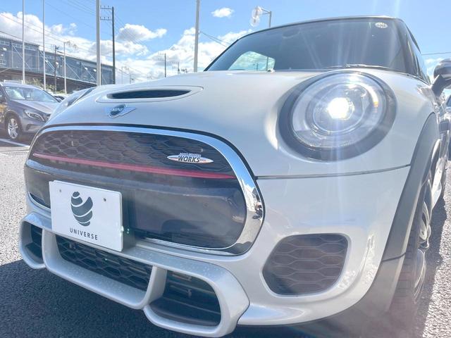 ＭＩＮＩ ジョンクーパーワークス　３ドア　純正ナビ　地デジＴＶ　リアビューカメラ　ヘッドアップディスプレイ　オートクルーズコントロール　パドルシフト　ＬＥＤヘッドランプ　ジョンクーパーワークスエアロダイナミックキット　ＥＴＣ　禁煙車（12枚目）