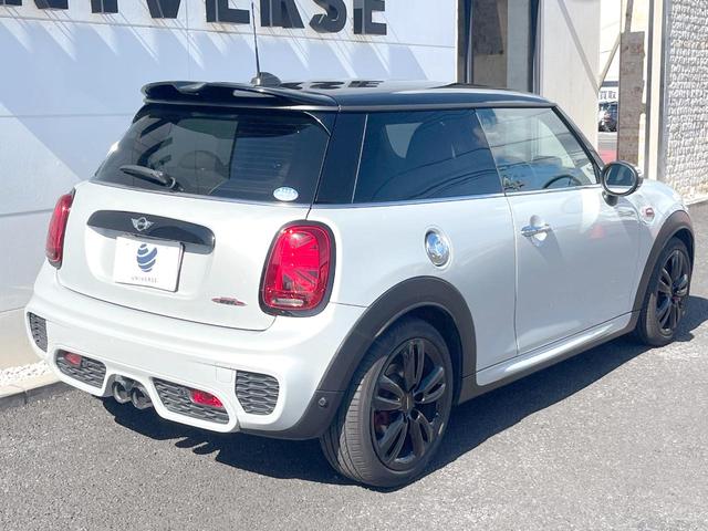 ＭＩＮＩ ジョンクーパーワークス　３ドア　純正ナビ　地デジＴＶ　リアビューカメラ　ヘッドアップディスプレイ　オートクルーズコントロール　パドルシフト　ＬＥＤヘッドランプ　ジョンクーパーワークスエアロダイナミックキット　ＥＴＣ　禁煙車（17枚目）