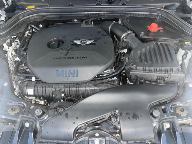 ＭＩＮＩ ジョンクーパーワークス　３ドア　純正ナビ　地デジＴＶ　リアビューカメラ　ヘッドアップディスプレイ　オートクルーズコントロール　パドルシフト　ＬＥＤヘッドランプ　ジョンクーパーワークスエアロダイナミックキット　ＥＴＣ　禁煙車（18枚目）