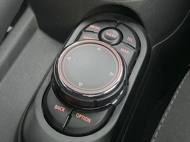 ＭＩＮＩ ジョンクーパーワークス　３ドア　純正ナビ　地デジＴＶ　リアビューカメラ　ヘッドアップディスプレイ　オートクルーズコントロール　パドルシフト　ＬＥＤヘッドランプ　ジョンクーパーワークスエアロダイナミックキット　ＥＴＣ　禁煙車（39枚目）