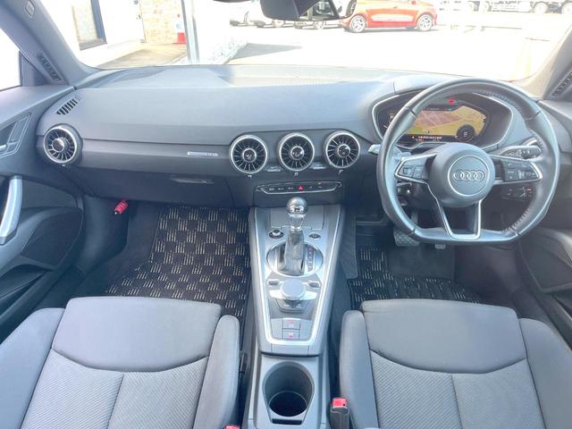 ＴＴクーペ １．８ＴＦＳＩ　１ｓｔエディション　特別仕様車　純正ナビＴＶ　バーチャルコックピット　アシスタンスＰＫＧ　クルーズコントロール　純正１８インチ１０本スポークＡＷ　ＬＥＤヘッド　ダイナミックインジケーター　フロントエアロバンパー　ＥＴＣ（2枚目）