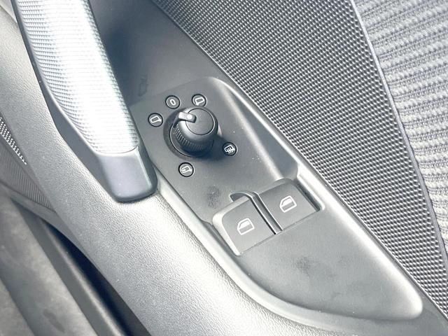 ＴＴクーペ １．８ＴＦＳＩ　１ｓｔエディション　特別仕様車　純正ナビＴＶ　バーチャルコックピット　アシスタンスＰＫＧ　クルーズコントロール　純正１８インチ１０本スポークＡＷ　ＬＥＤヘッド　ダイナミックインジケーター　フロントエアロバンパー　ＥＴＣ（23枚目）