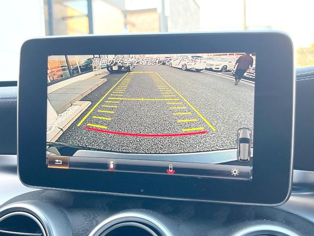 Ｃクラスステーションワゴン Ｃ２００　ステーションワゴン　スポーツ　レーダーセーフティＰＫＧ　黒革シート　純正ナビＴＶ　バックカメラ　パワーシート　シートヒーター　パークトロニック　パワーバックドア　アダプティブハイビームアシスト　純正１８インチＡＷ　ＥＴＣ　禁煙車（5枚目）