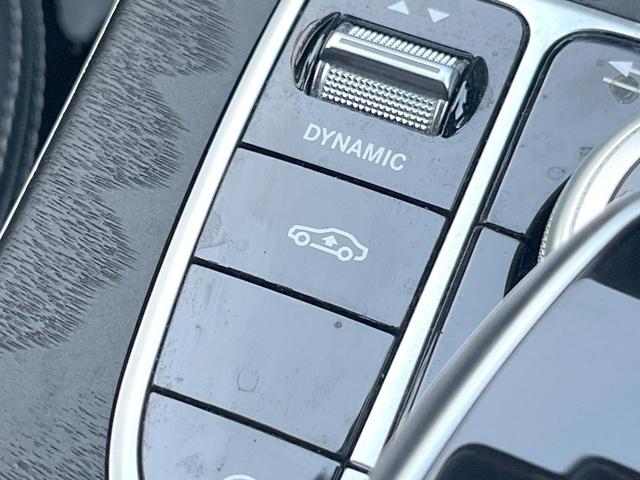 Ｃクラスステーションワゴン Ｃ２００　ステーションワゴン　スポーツ　レーダーセーフティＰＫＧ　黒革シート　純正ナビＴＶ　バックカメラ　パワーシート　シートヒーター　パークトロニック　パワーバックドア　アダプティブハイビームアシスト　純正１８インチＡＷ　ＥＴＣ　禁煙車（50枚目）