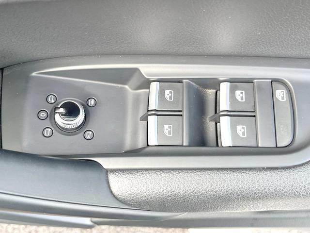 Ｑ５ ブラックエディション　２５０台限定　全周囲カメラ　バーチャルコックピット　ＡｐｐｌｅＣａｒＰｌａｙ　マトリクスＬＥＤヘッド　アダプティブクルコン　黒革シート　パワーシート　シートヒーター　純正２０インチＡＷ　ＥＴＣ　禁煙車（31枚目）