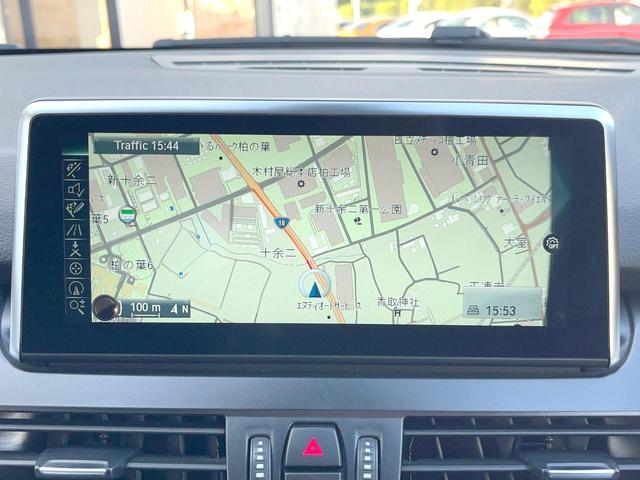 ２シリーズ ２１８ｉアクティブツアラー　ラグジュアリー　パーキングサポートＰＫＧ　コンフォートＰＫＧ　ＯＰ１７インチアルミホイール　黒革シート　パワーシート　シートヒーター　純正ナビ　リアビューカメラ　パワーバックドア　コンフォートアクセス　ＥＴＣ（4枚目）