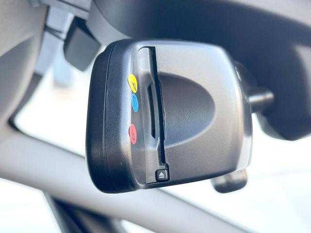 ２シリーズ ２１８ｉアクティブツアラー　ラグジュアリー　パーキングサポートＰＫＧ　コンフォートＰＫＧ　ＯＰ１７インチアルミホイール　黒革シート　パワーシート　シートヒーター　純正ナビ　リアビューカメラ　パワーバックドア　コンフォートアクセス　ＥＴＣ（8枚目）