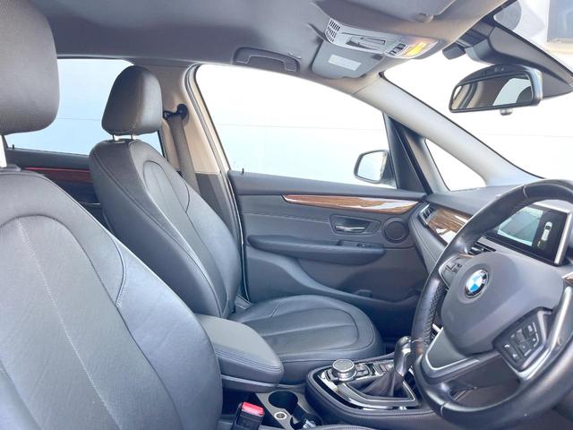 ２シリーズ ２１８ｉアクティブツアラー　ラグジュアリー　パーキングサポートＰＫＧ　コンフォートＰＫＧ　ＯＰ１７インチアルミホイール　黒革シート　パワーシート　シートヒーター　純正ナビ　リアビューカメラ　パワーバックドア　コンフォートアクセス　ＥＴＣ（9枚目）