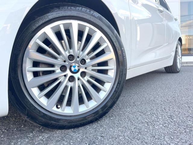 ２シリーズ ２１８ｉアクティブツアラー　ラグジュアリー　パーキングサポートＰＫＧ　コンフォートＰＫＧ　ＯＰ１７インチアルミホイール　黒革シート　パワーシート　シートヒーター　純正ナビ　リアビューカメラ　パワーバックドア　コンフォートアクセス　ＥＴＣ（14枚目）