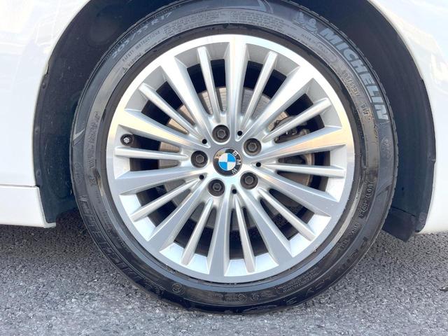 ２シリーズ ２１８ｉアクティブツアラー　ラグジュアリー　パーキングサポートＰＫＧ　コンフォートＰＫＧ　ＯＰ１７インチアルミホイール　黒革シート　パワーシート　シートヒーター　純正ナビ　リアビューカメラ　パワーバックドア　コンフォートアクセス　ＥＴＣ（55枚目）
