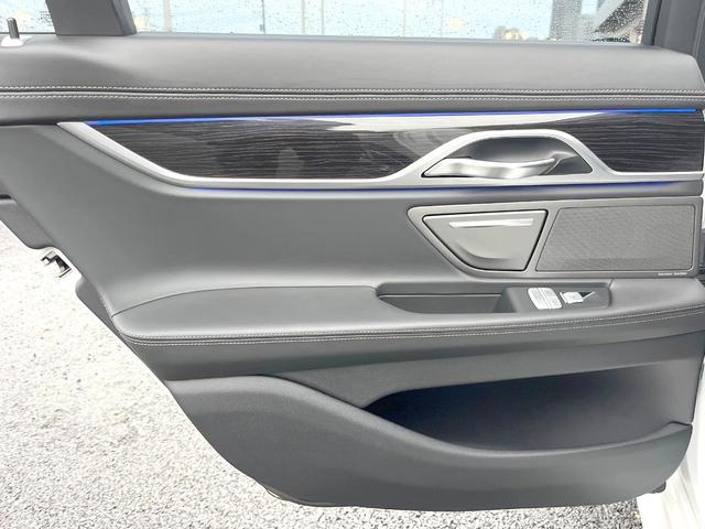 ７シリーズ ７４０ｄ　ｘＤｒｉｖｅ　Ｍスポーツ　サンルーフ　黒革シート　純正ナビＴＶ　３６０度カメラ　アクティブクルコン　ｈａｒｍａｎ／ｋａｒｄｏｎ　シートヒーター　シートベンチレーション　ＨＵＤ　純正２０インチＡＷ　レーザーライト　ＥＴＣ　禁煙車（54枚目）