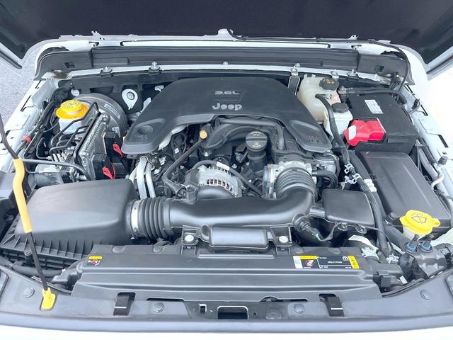 ジープ・ラングラーアンリミテッド ルビコン ロックトラックフルタイム4WD 電子制御式フロントスウェイバーディスコネクト 黒革シート シートヒーター アダプティブクルーズコントロール 純正ナビ リアビューカメラ LEDヘッドランプ ETC(19枚目)