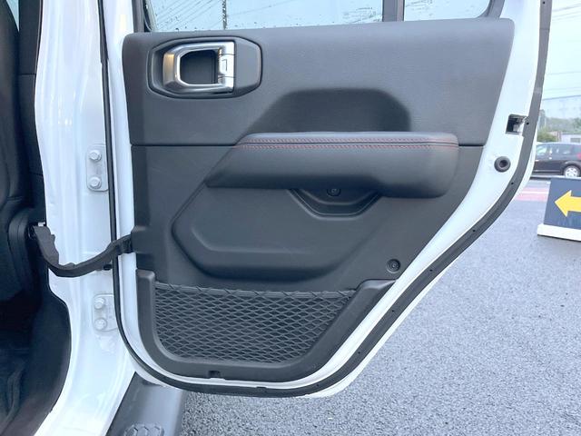 ジープ・ラングラーアンリミテッド ルビコン ロックトラックフルタイム4WD 電子制御式フロントスウェイバーディスコネクト 黒革シート シートヒーター アダプティブクルーズコントロール 純正ナビ リアビューカメラ LEDヘッドランプ ETC(47枚目)