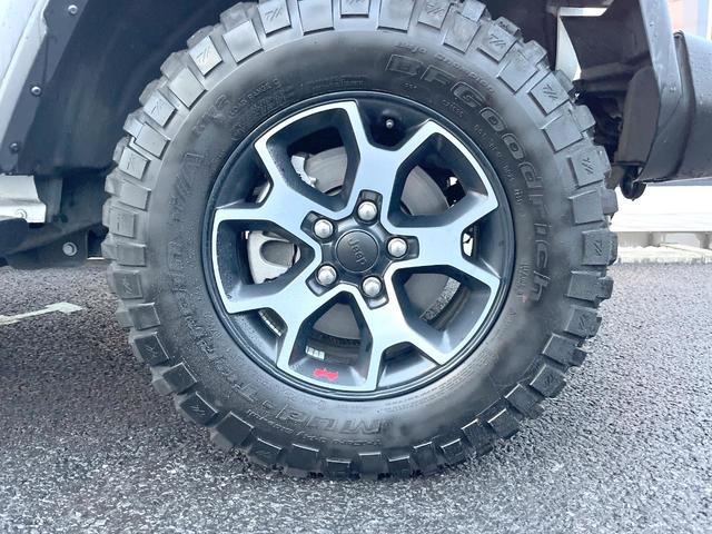 ジープ・ラングラーアンリミテッド ルビコン ロックトラックフルタイム4WD 電子制御式フロントスウェイバーディスコネクト 黒革シート シートヒーター アダプティブクルーズコントロール 純正ナビ リアビューカメラ LEDヘッドランプ ETC(48枚目)