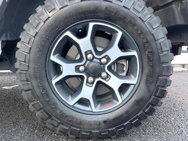 ジープ・ラングラーアンリミテッド ルビコン ロックトラックフルタイム4WD 電子制御式フロントスウェイバーディスコネクト 黒革シート シートヒーター アダプティブクルーズコントロール 純正ナビ リアビューカメラ LEDヘッドランプ ETC(50枚目)