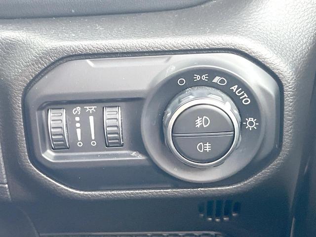 ジープ・ラングラーアンリミテッド リミテッドEDウィズサンライダフリップTフォーハドT 特別仕様車 黒革シート AppleCarPlay 純正ナビTV バックカメラ アダプティブクルコン サンライダーフリップトップ シートヒーター LEDヘッドランプ オートハイビーム ETC 禁煙車(29枚目)