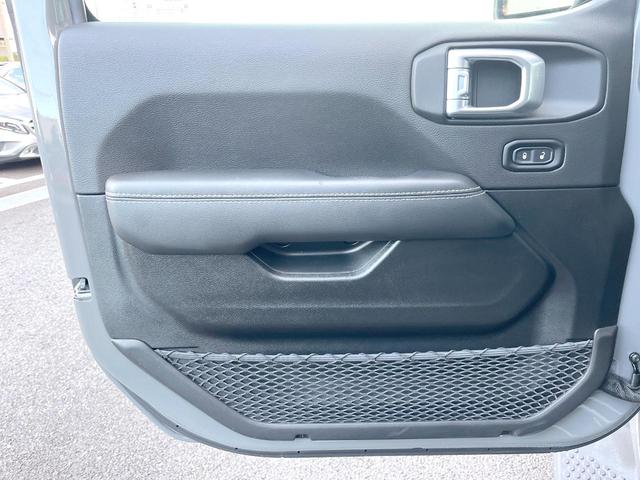 ジープ・ラングラーアンリミテッド リミテッドEDウィズサンライダフリップTフォーハドT 特別仕様車 黒革シート AppleCarPlay 純正ナビTV バックカメラ アダプティブクルコン サンライダーフリップトップ シートヒーター LEDヘッドランプ オートハイビーム ETC 禁煙車(44枚目)