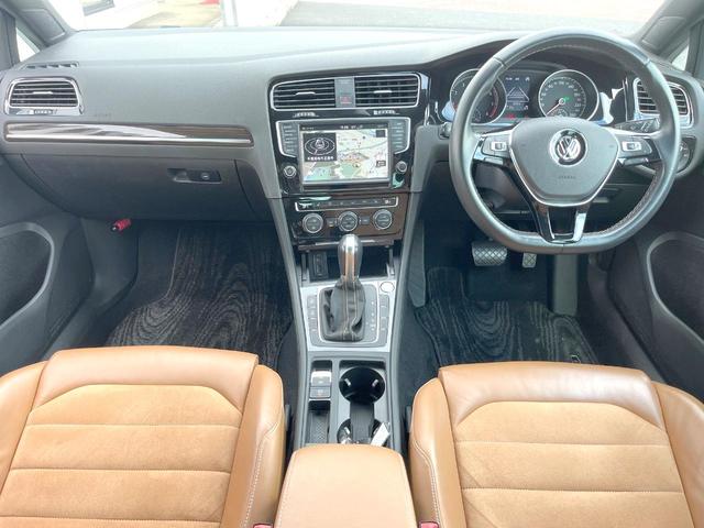 ゴルフ ミラノエディション　２０１６ＭＹ　５００台限定車　ＤｉｓｃｏｖｅｒＰｒｏ　ブラウンアルカンターラ・ナッパ革コンビシート　バックカメラ　アダプティブクルーズコントロール　シートヒーター　木目調インパネ　ＨＩＤヘッド　禁煙車（2枚目）