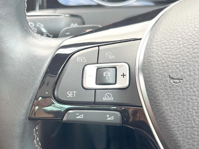 ゴルフ ミラノエディション　２０１６ＭＹ　５００台限定車　ＤｉｓｃｏｖｅｒＰｒｏ　ブラウンアルカンターラ・ナッパ革コンビシート　バックカメラ　アダプティブクルーズコントロール　シートヒーター　木目調インパネ　ＨＩＤヘッド　禁煙車（6枚目）