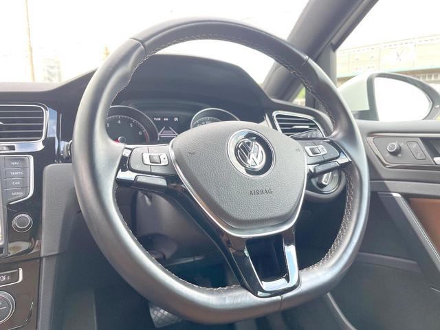ゴルフ ミラノエディション　２０１６ＭＹ　５００台限定車　ＤｉｓｃｏｖｅｒＰｒｏ　ブラウンアルカンターラ・ナッパ革コンビシート　バックカメラ　アダプティブクルーズコントロール　シートヒーター　木目調インパネ　ＨＩＤヘッド　禁煙車（10枚目）