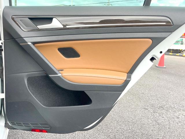ゴルフ ミラノエディション　２０１６ＭＹ　５００台限定車　ＤｉｓｃｏｖｅｒＰｒｏ　ブラウンアルカンターラ・ナッパ革コンビシート　バックカメラ　アダプティブクルーズコントロール　シートヒーター　木目調インパネ　ＨＩＤヘッド　禁煙車（31枚目）