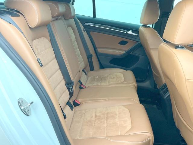 ゴルフ エディション４０　１０００台限定車　純正ナビＴＶ　バックカメラ　アダプティブクルーズコントロール　シートヒーター　ＨＩＤヘッドランプ　ヘッドランプウォッシャー　純正１７インチＡＷ　ブラウンハーフレザー　ＥＴＣ　禁煙車（10枚目）