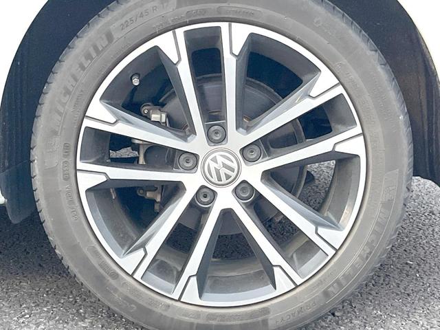 ゴルフ エディション４０　１０００台限定車　純正ナビＴＶ　バックカメラ　アダプティブクルーズコントロール　シートヒーター　ＨＩＤヘッドランプ　ヘッドランプウォッシャー　純正１７インチＡＷ　ブラウンハーフレザー　ＥＴＣ　禁煙車（48枚目）